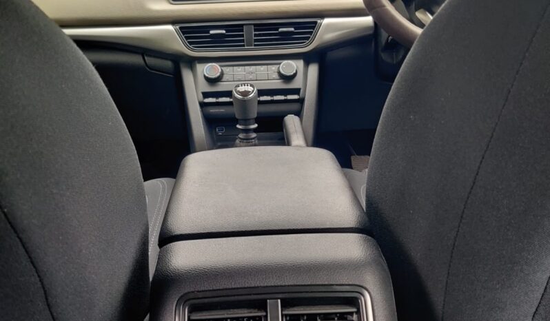 Mahindra XUV700 AX3 full