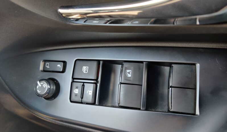 Toyota Innova Crysta 2.4 GX 8STR full