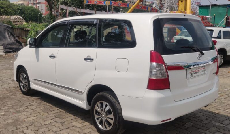 Toyota Innova V MT 8STR full