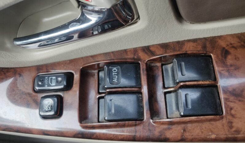 Toyota Innova V full