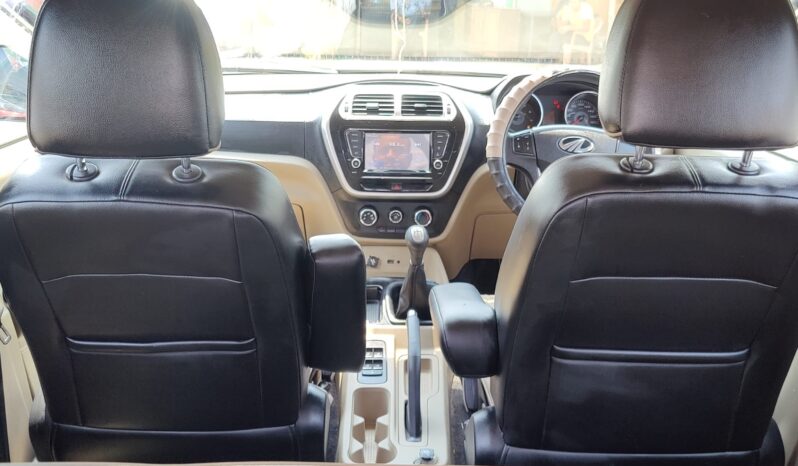 Mahindra TUV300 T10 7 Seater full