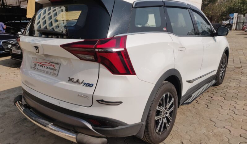 Mahindra XUV700 AX7 LUX PACK 7 STR full