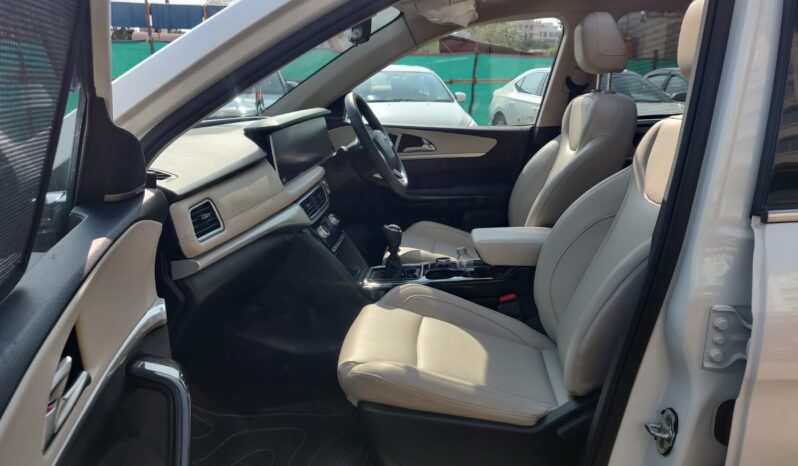 Mahindra XUV700 AX7 LUX PACK 7 STR full