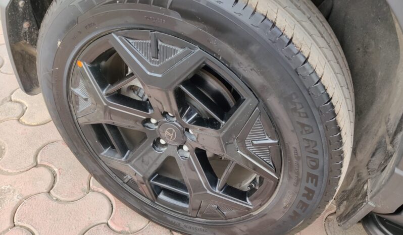 Tata Safari Accomplished Plus Dark full