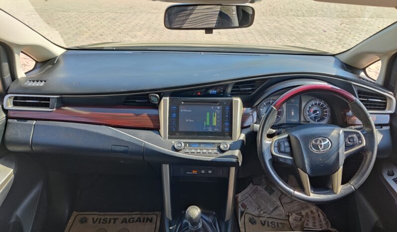 Toyota Innova Crysta 2.4 V 8STR full
