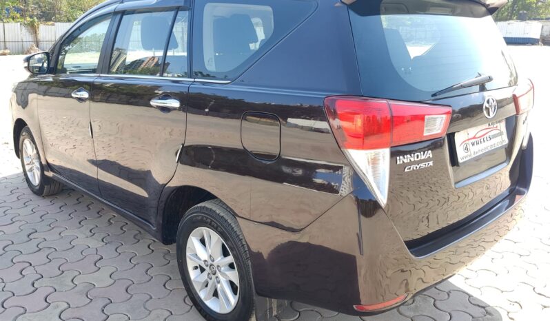 Toyota Innova Crysta 2.4 V 8STR full