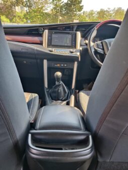 Toyota Innova Crysta 2.4 V 8STR full