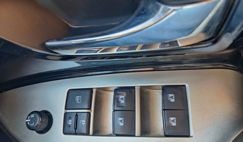 Toyota Innova Crysta 2.4 V 8STR full