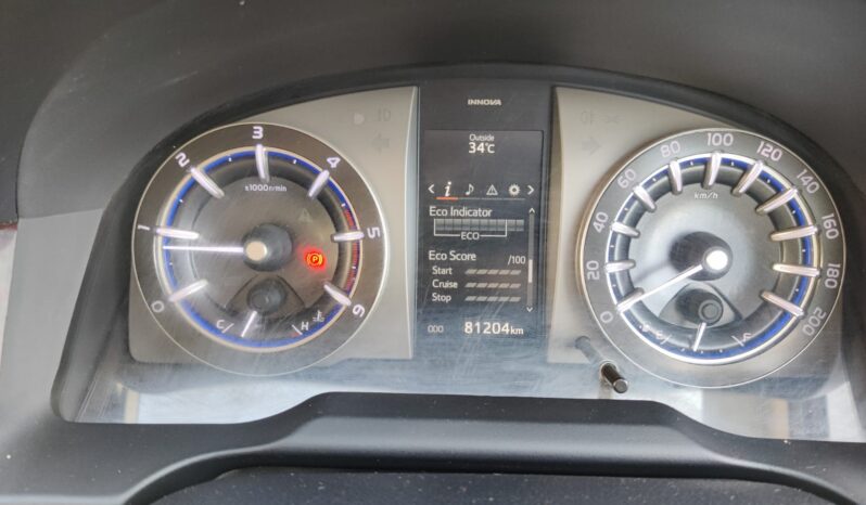 Toyota Innova Crysta 2.4 V 8STR full