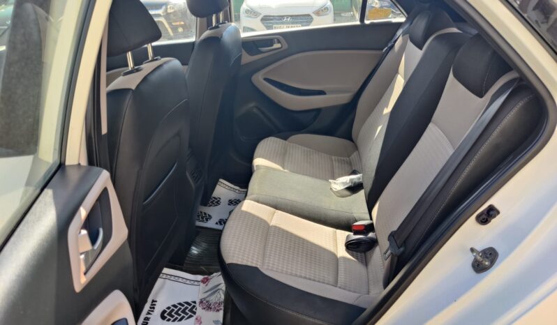 Hyundai i20 Asta CVT full