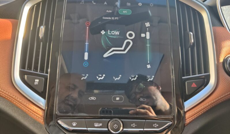 MG Hector Plus CVT Sharp full
