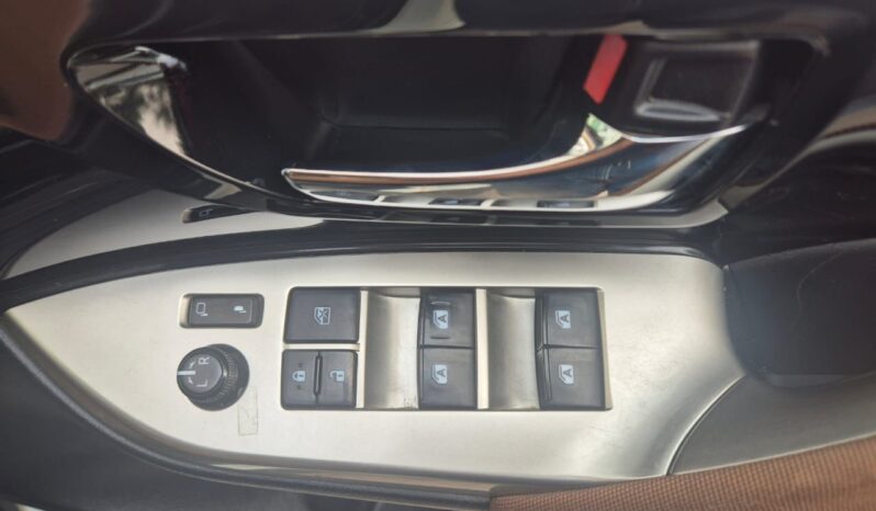 Toyota Innova Crysta 2.4 Z full