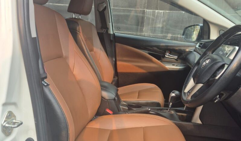 Toyota Innova Crysta 2.4 Z full