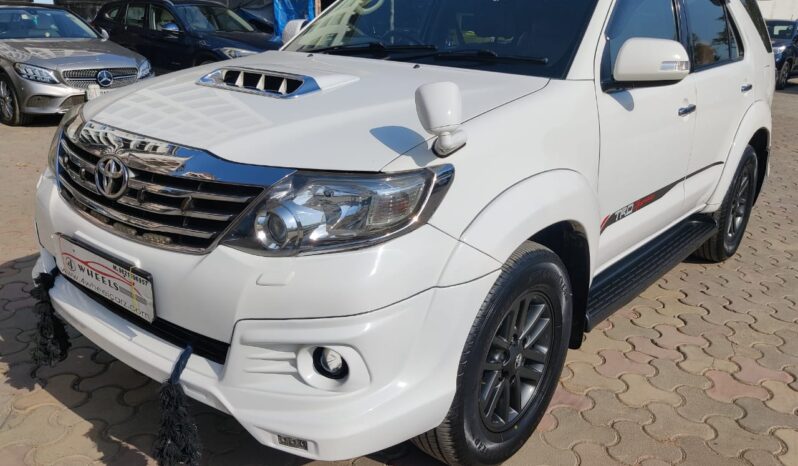 Toyota Fortuner 3.0 L 2WD full