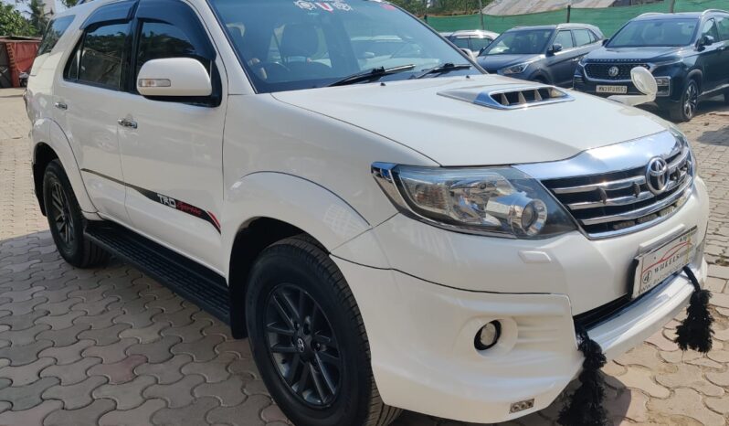 Toyota Fortuner 3.0 L 2WD full