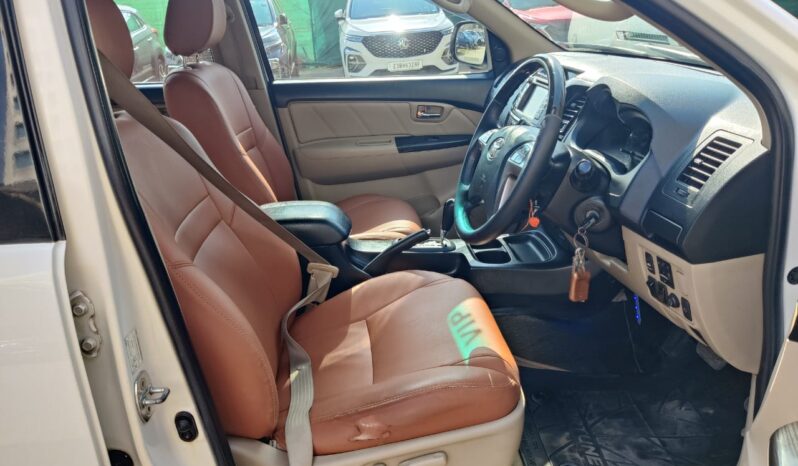 Toyota Fortuner 3.0 L 2WD full