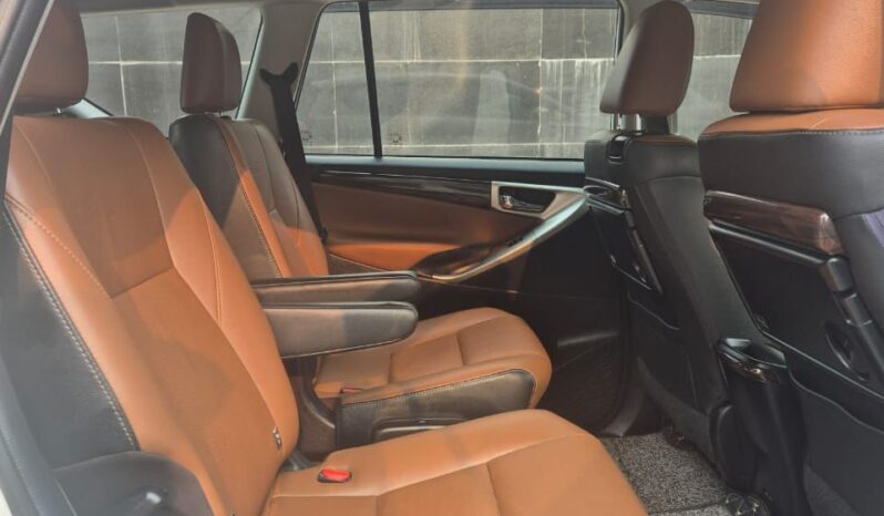 Toyota Innova Crysta 2.4 Z full