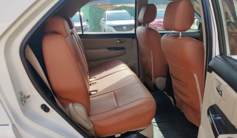 Toyota Fortuner 3.0 L 2WD full