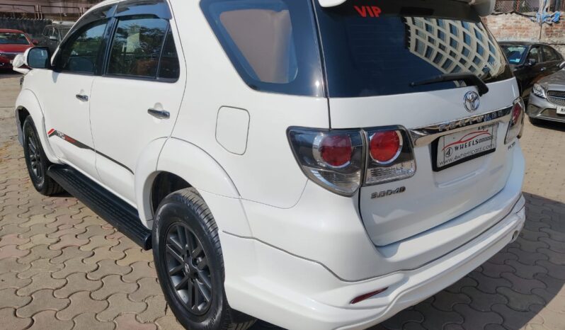 Toyota Fortuner 3.0 L 2WD full