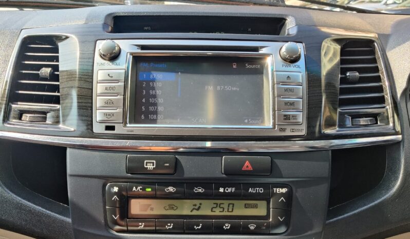 Toyota Fortuner 3.0 L 2WD full