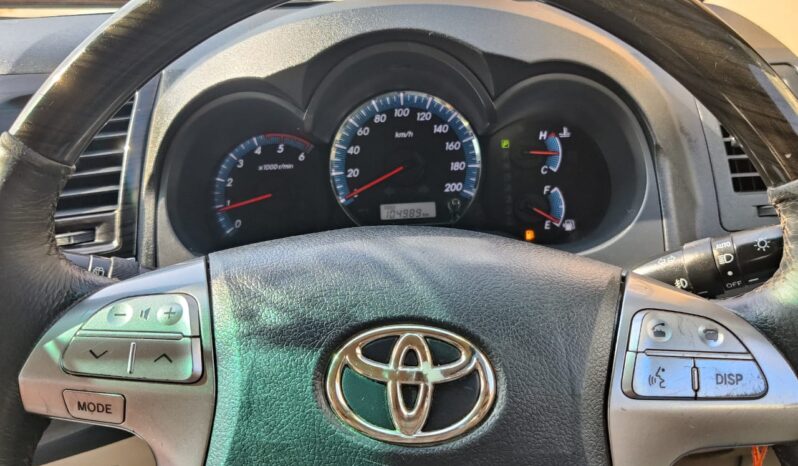 Toyota Fortuner 3.0 L 2WD full