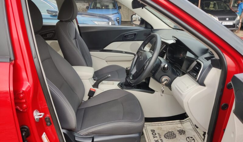 Mahindra XUV 300 W6 full
