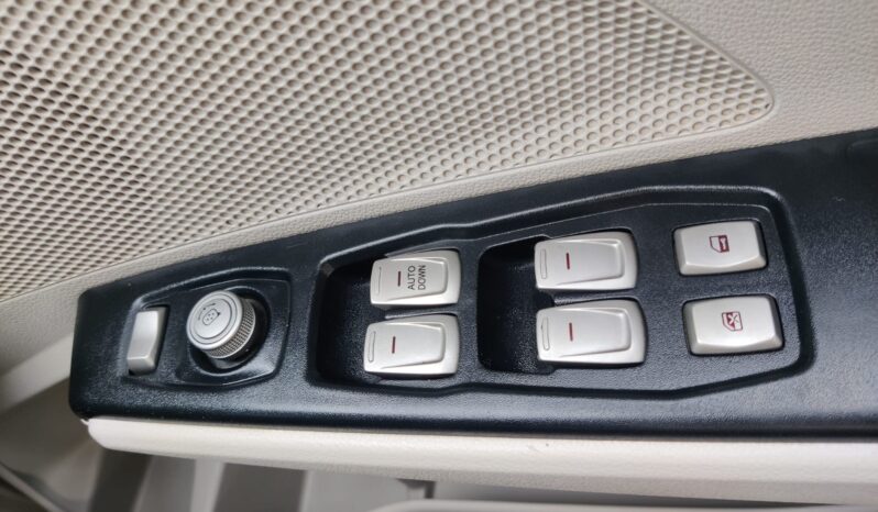 Mahindra XUV 300 W6 full